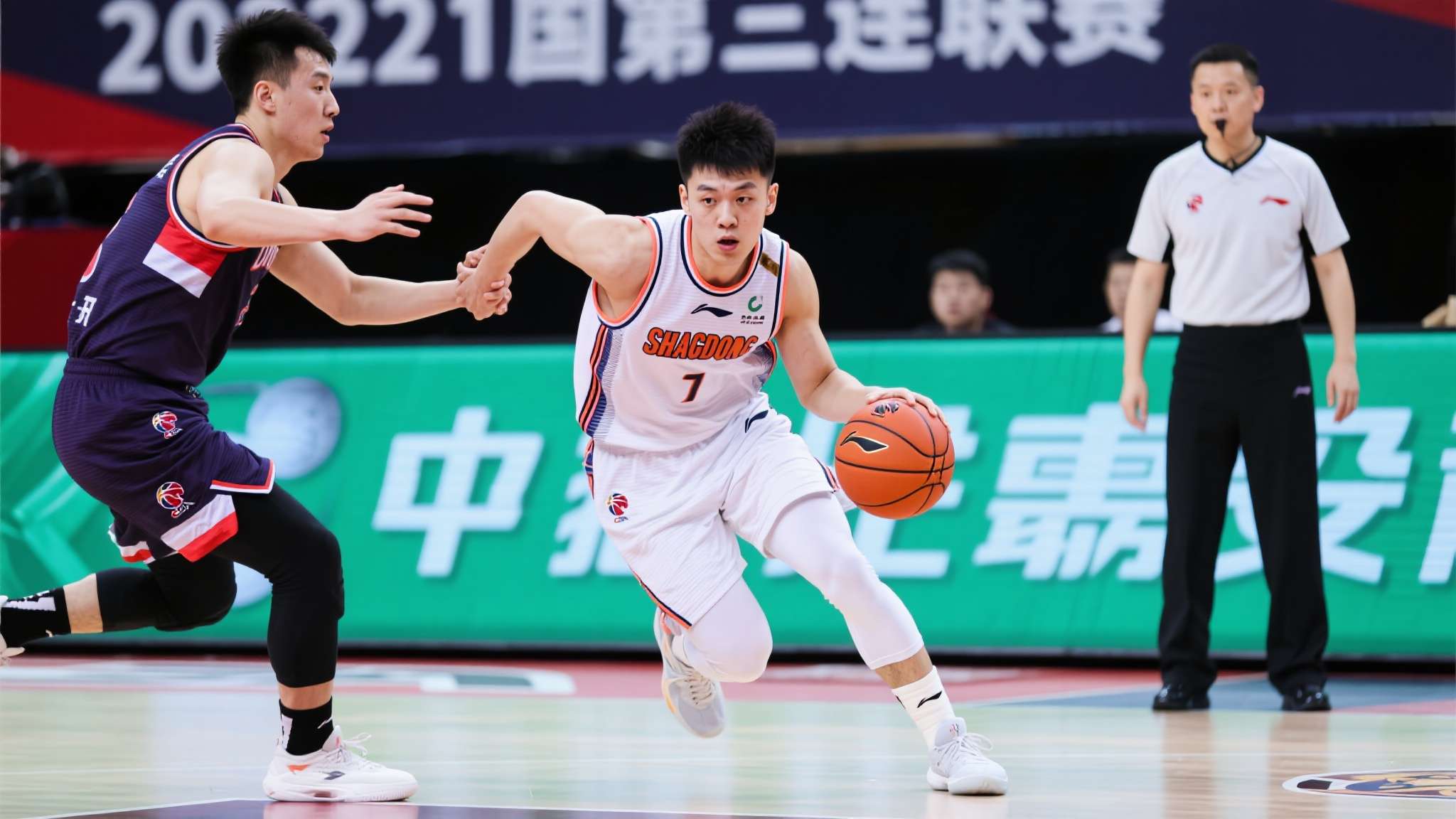 三连冠后最低迷一季!胡明轩近6战5场得分5分内 三分命中率仅31.9% 三连冠后最低迷一季!胡明轩近6战5场得分5分内 三分命中率仅31.9%